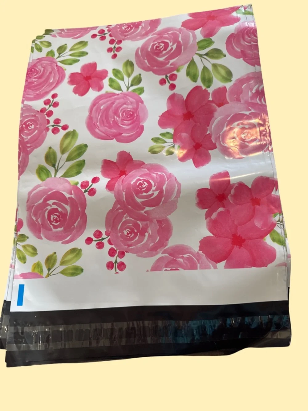 Poly mailers Floral Pink Rose Mailer Bag 
12 for $ 7. Size 10x13 - Picture 2 of 3